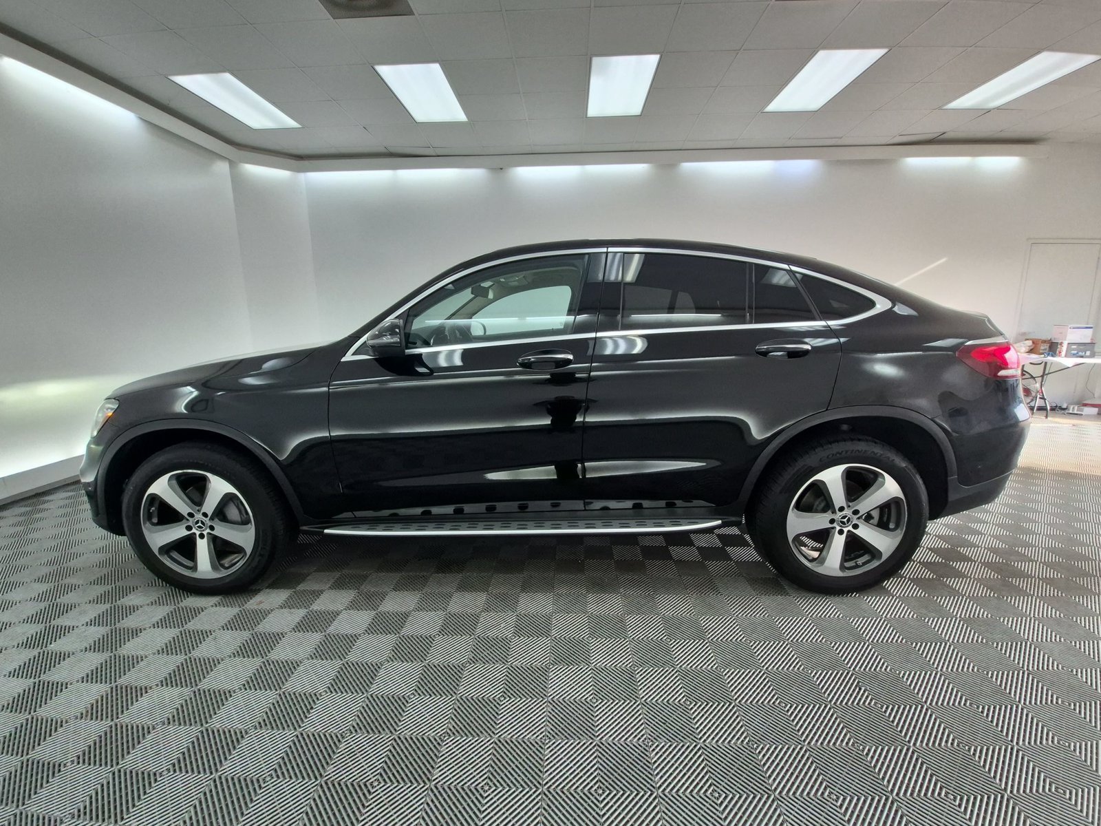 Used 2023 Mercedes-Benz GLC 300 4MATIC Coupe image 2