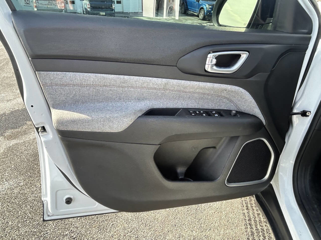 Used 2022 Jeep Compass Latitude image 9