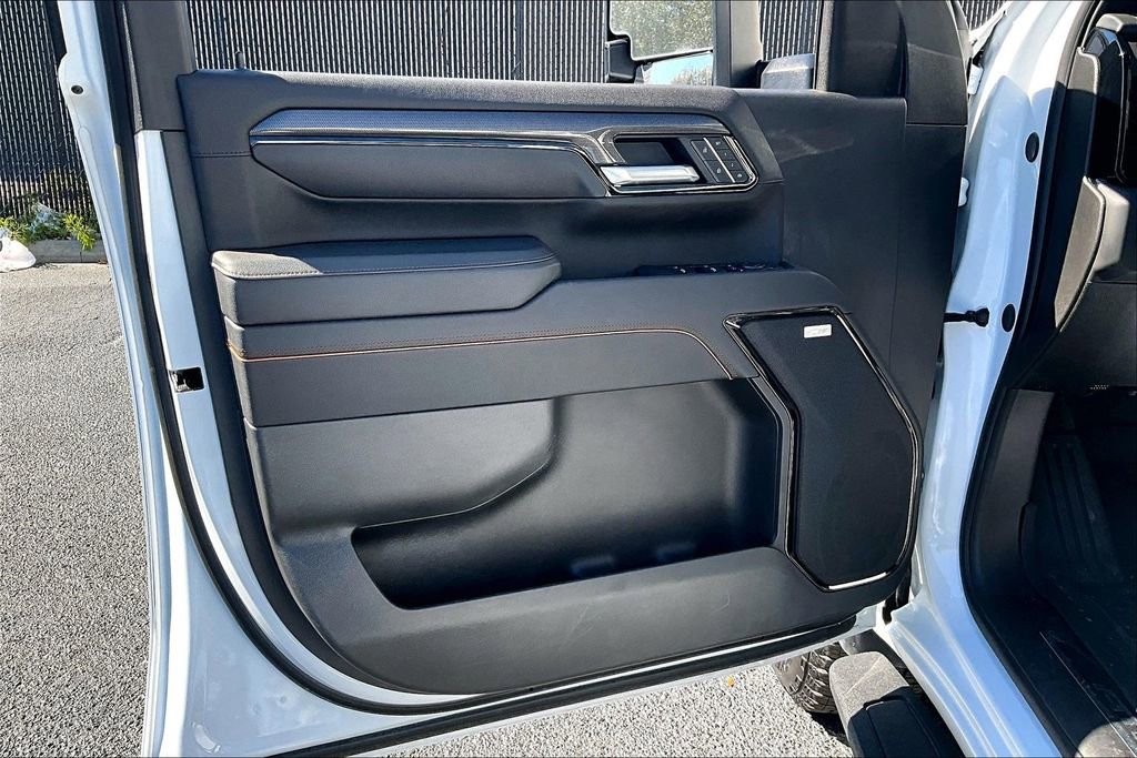 Used 2025 GMC Sierra 2500 AT4 w/ AT4 Premium Plus Package image 19