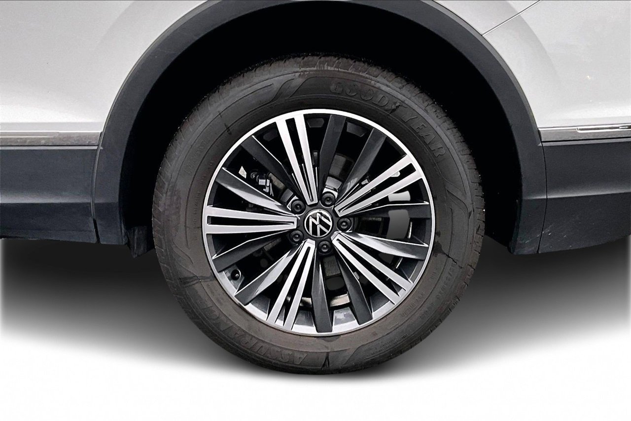 Used 2024 Volkswagen Tiguan SE image 33