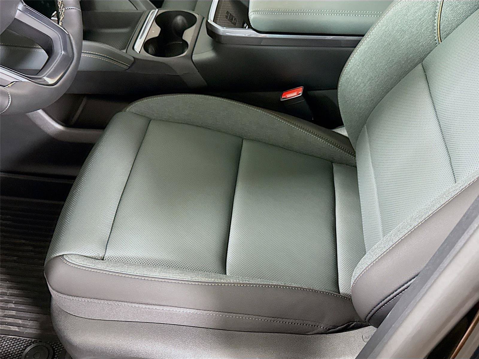 New 2026 GMC Terrain AT4 w/ Convenience Package III AWD/4WD image 13