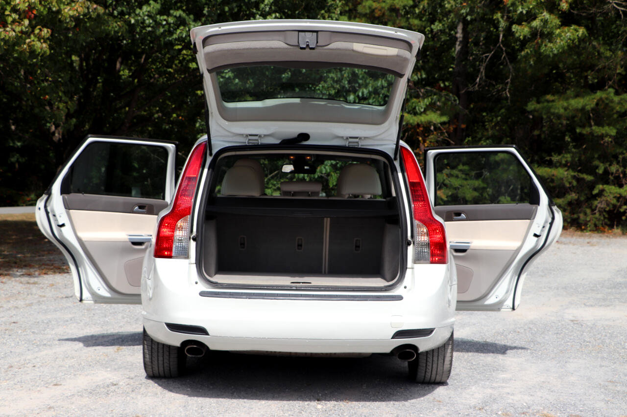 Used 2011 Volvo V50 T5 image 5