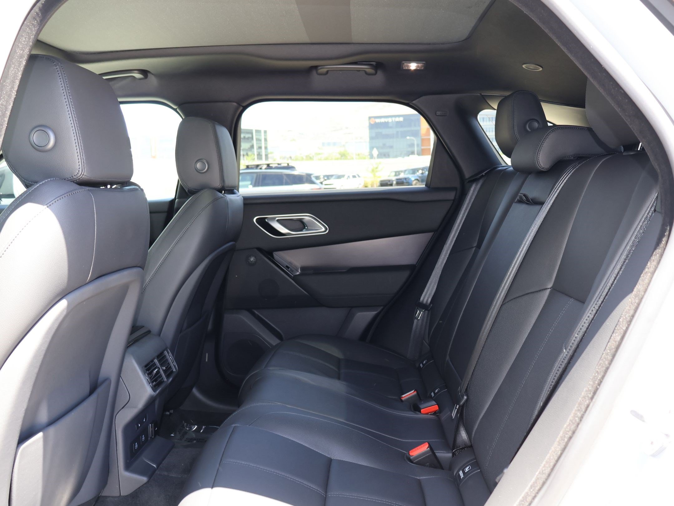 New 2026 Land Rover Range Rover Velar Dynamic SE AWD/4WD image 18