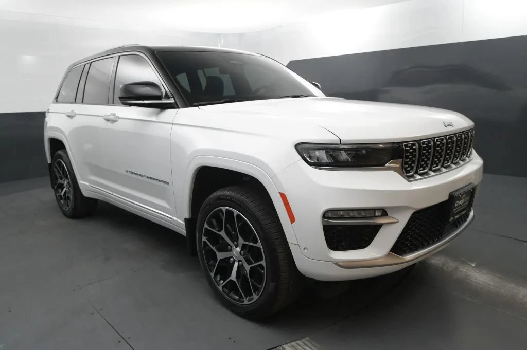Used 2022 Jeep Grand Cherokee Summit AWD/4WD image 7