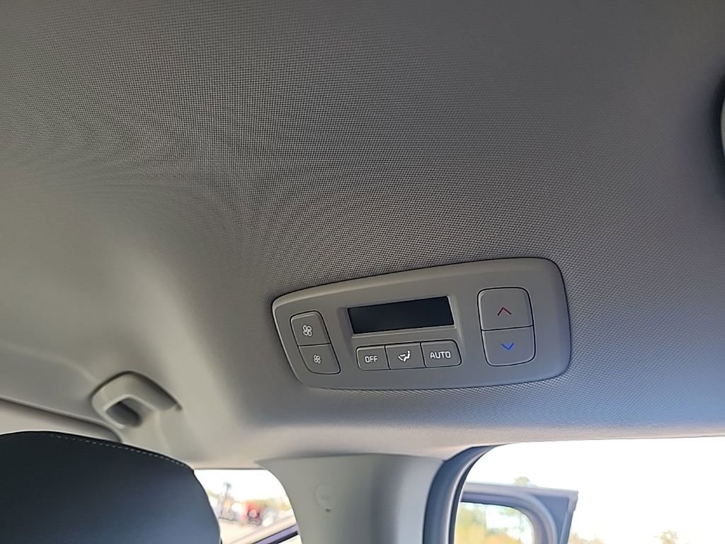 Used 2025 Kia Carnival image 17