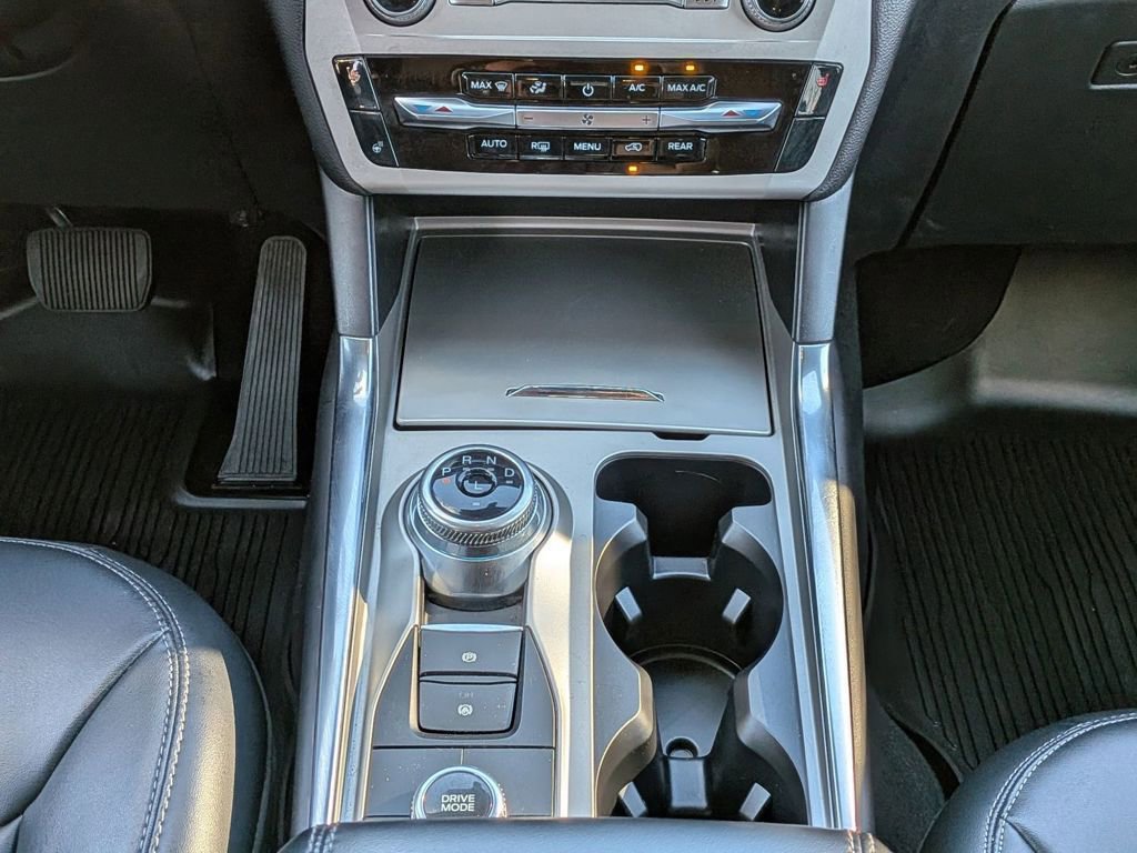 Used 2023 Ford Explorer XLT w/ Equipment Group 202A AWD/4WD image 10