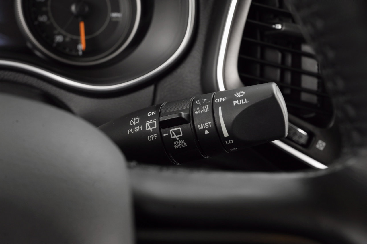 Used 2020 Jeep Cherokee Trailhawk w/ Cold Weather Group image 17