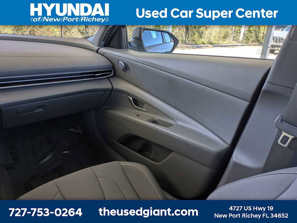 Used 2023 Hyundai Elantra SEL w/ Preferred Accessory Package image 16