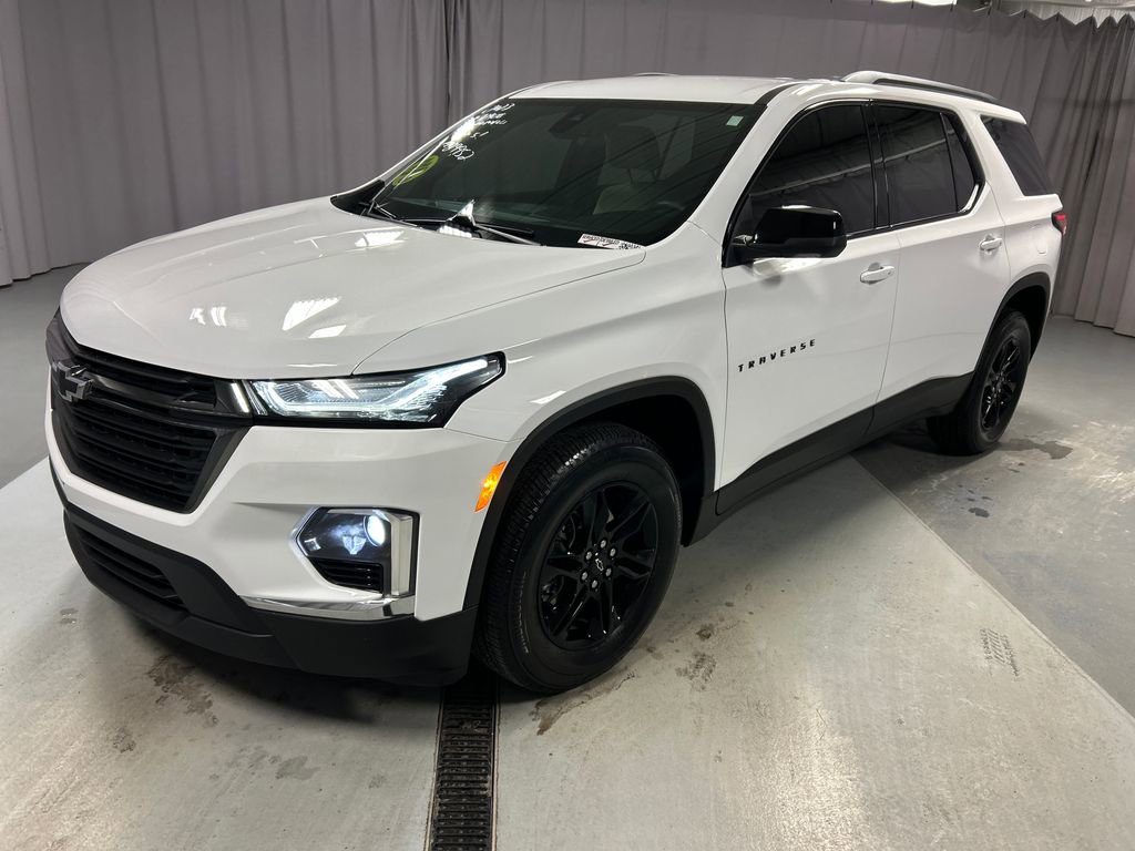 Used 2023 Chevrolet Traverse LS w/ Midnight/Sport Edition image 3