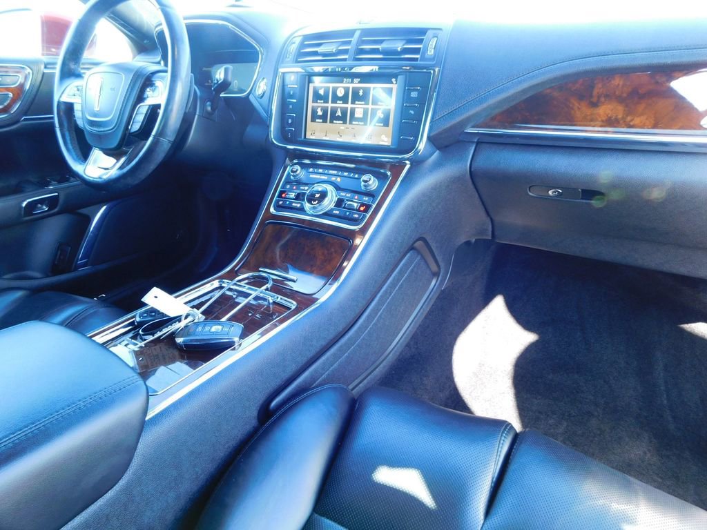 Used 2017 Lincoln Continental Select w/ Climate Package image 18