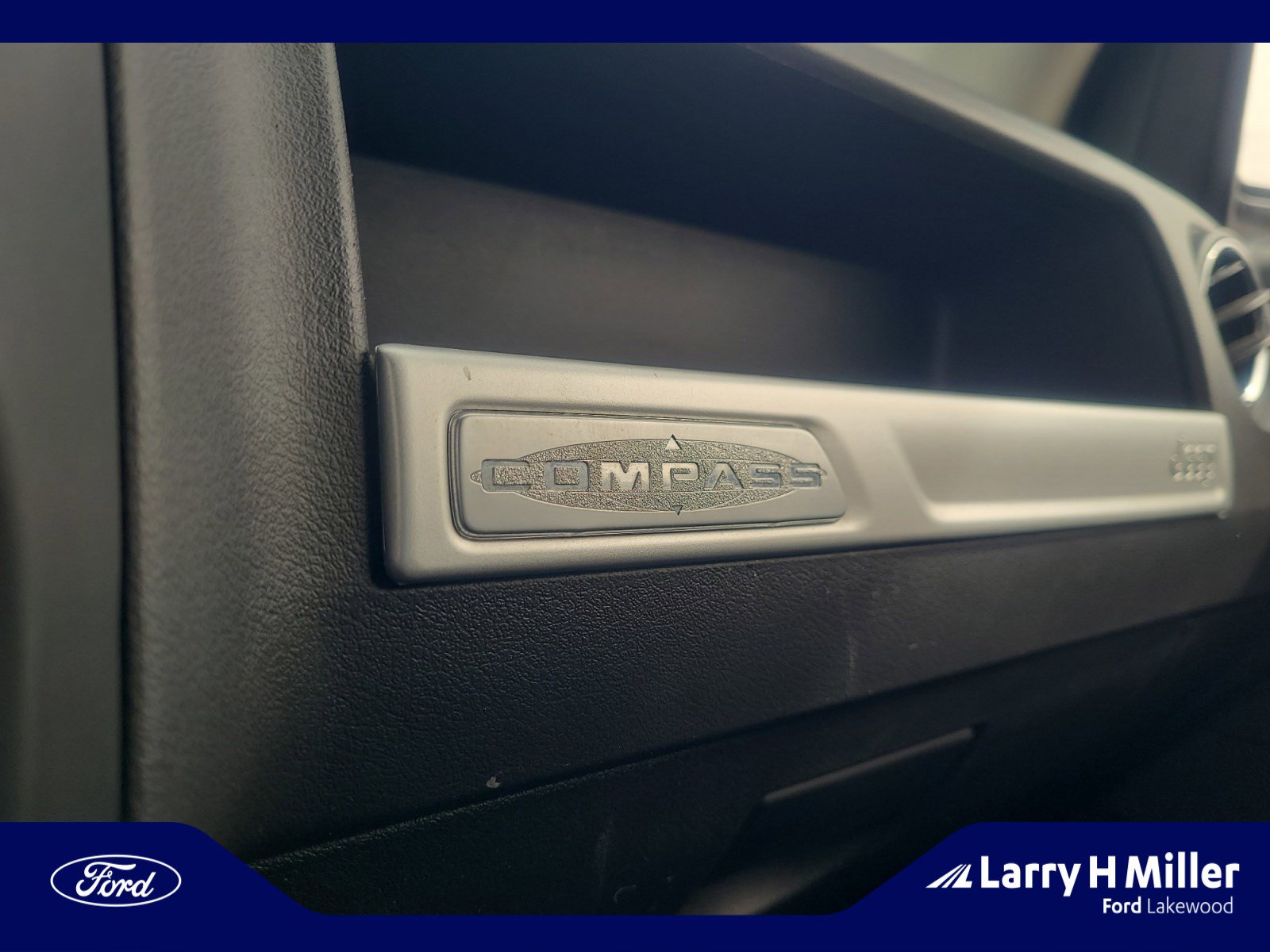 Used 2017 Jeep Compass Sport image 33