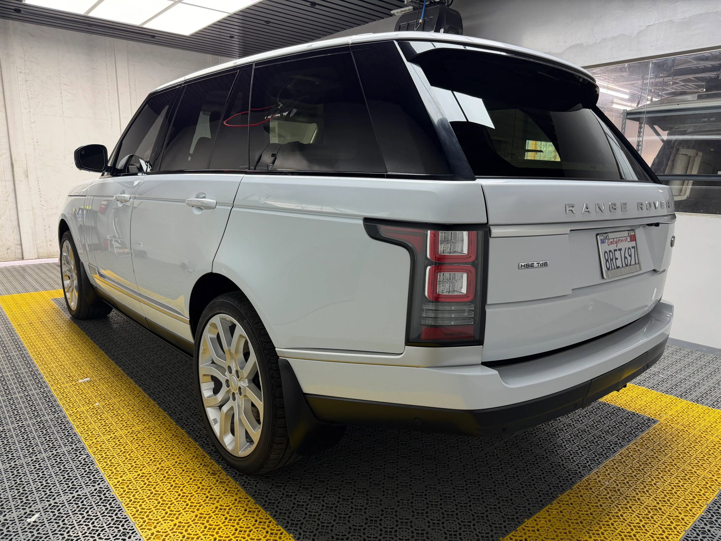 Used 2017 Land Rover Range Rover HSE image 5