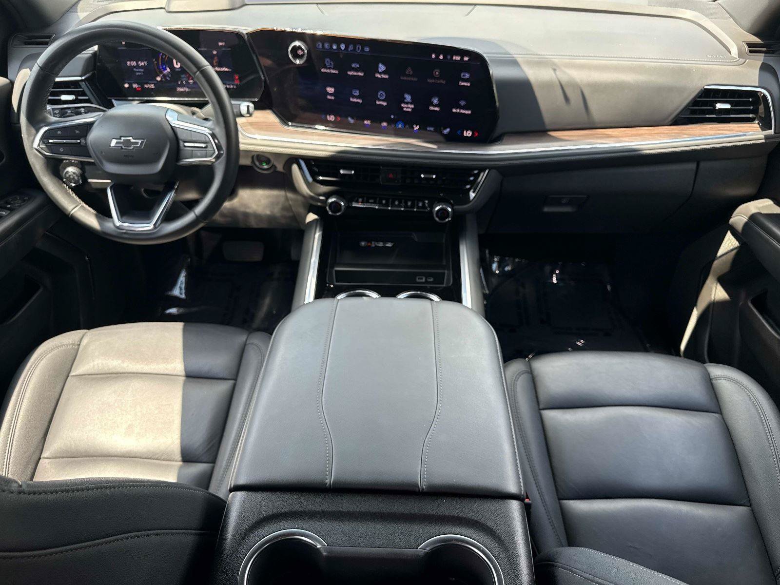 Used 2025 Chevrolet Suburban Z71 AWD/4WD image 18