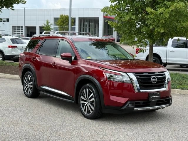 Used 2022 Nissan Pathfinder Platinum w/ Lighting Package (N93) AWD/4WD image 3