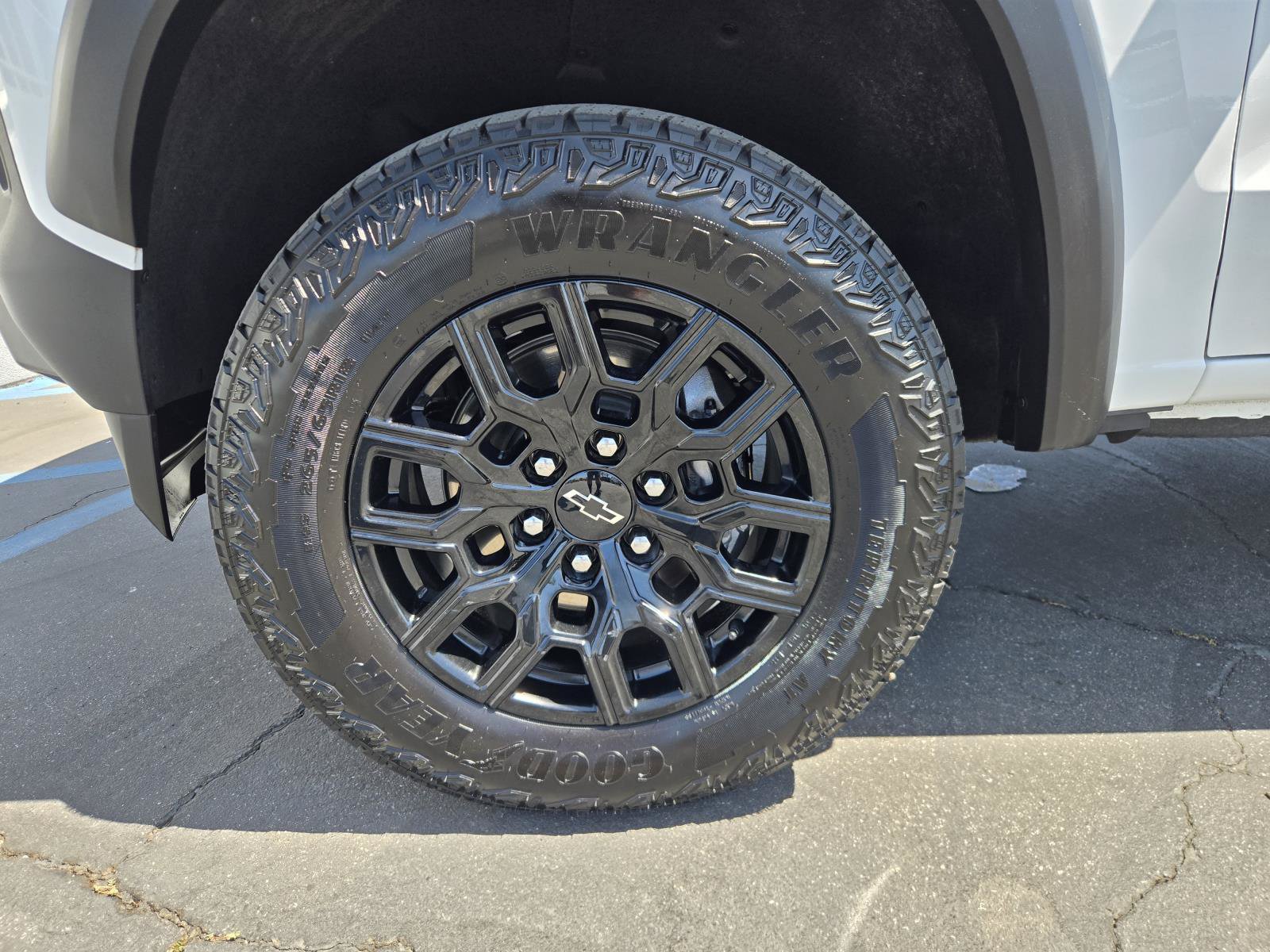 Used 2025 Chevrolet Colorado Trail Boss AWD/4WD image 35