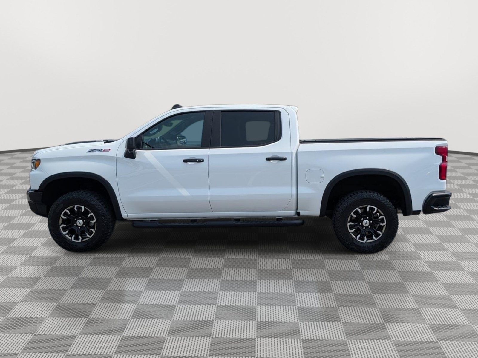 Used 2022 Chevrolet Silverado 1500 ZR2 w/ Technology Package AWD/4WD image 2