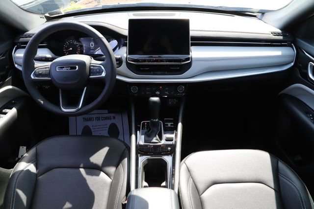 Used 2025 Jeep Compass Limited image 20