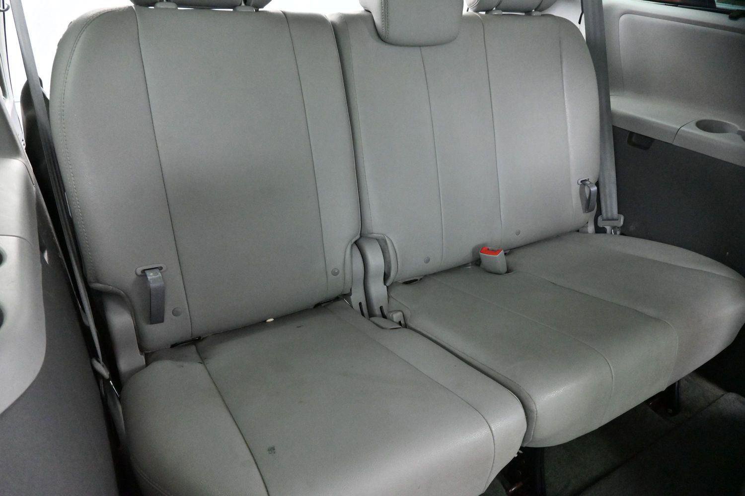 Used 2017 Toyota Sienna XLE w/ XLE Navigation Package FWD image 39