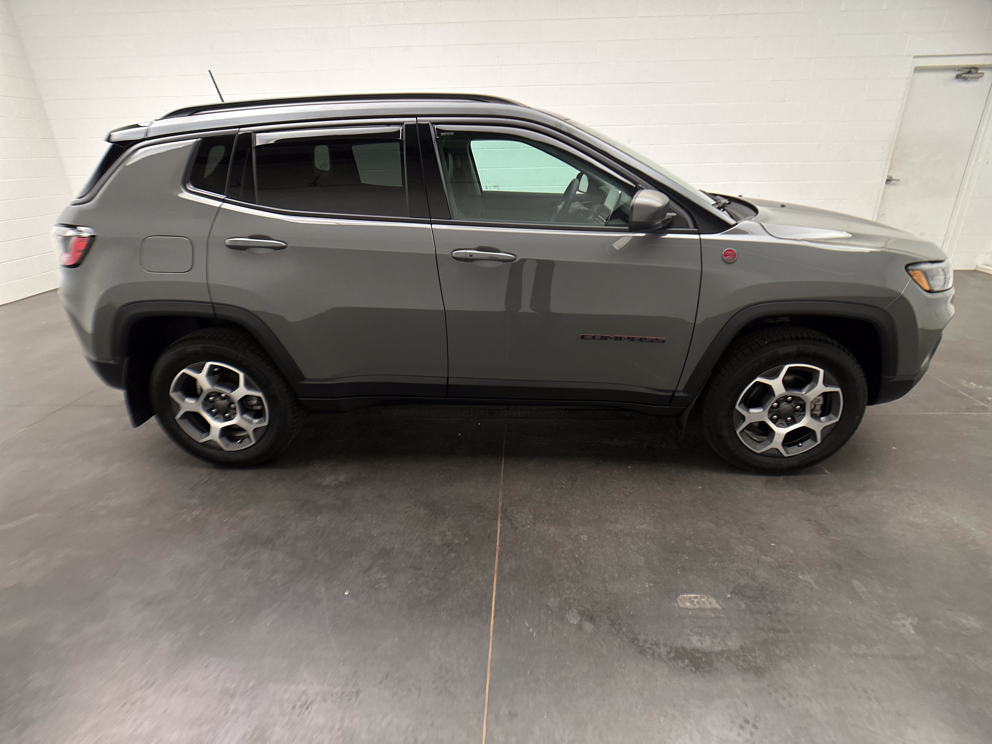 Used 2022 Jeep Compass Trailhawk AWD/4WD image 10
