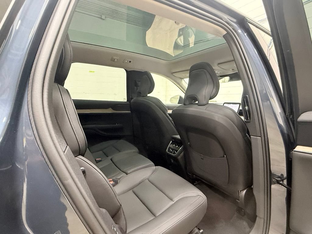 Used 2025 Volvo EX90 Ultra AWD/4WD image 44