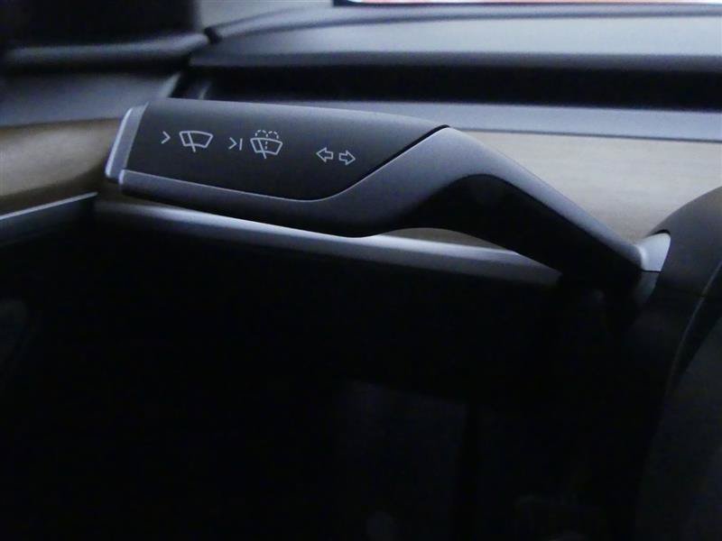 Used 2024 Tesla Model Y Long Range RWD image 17