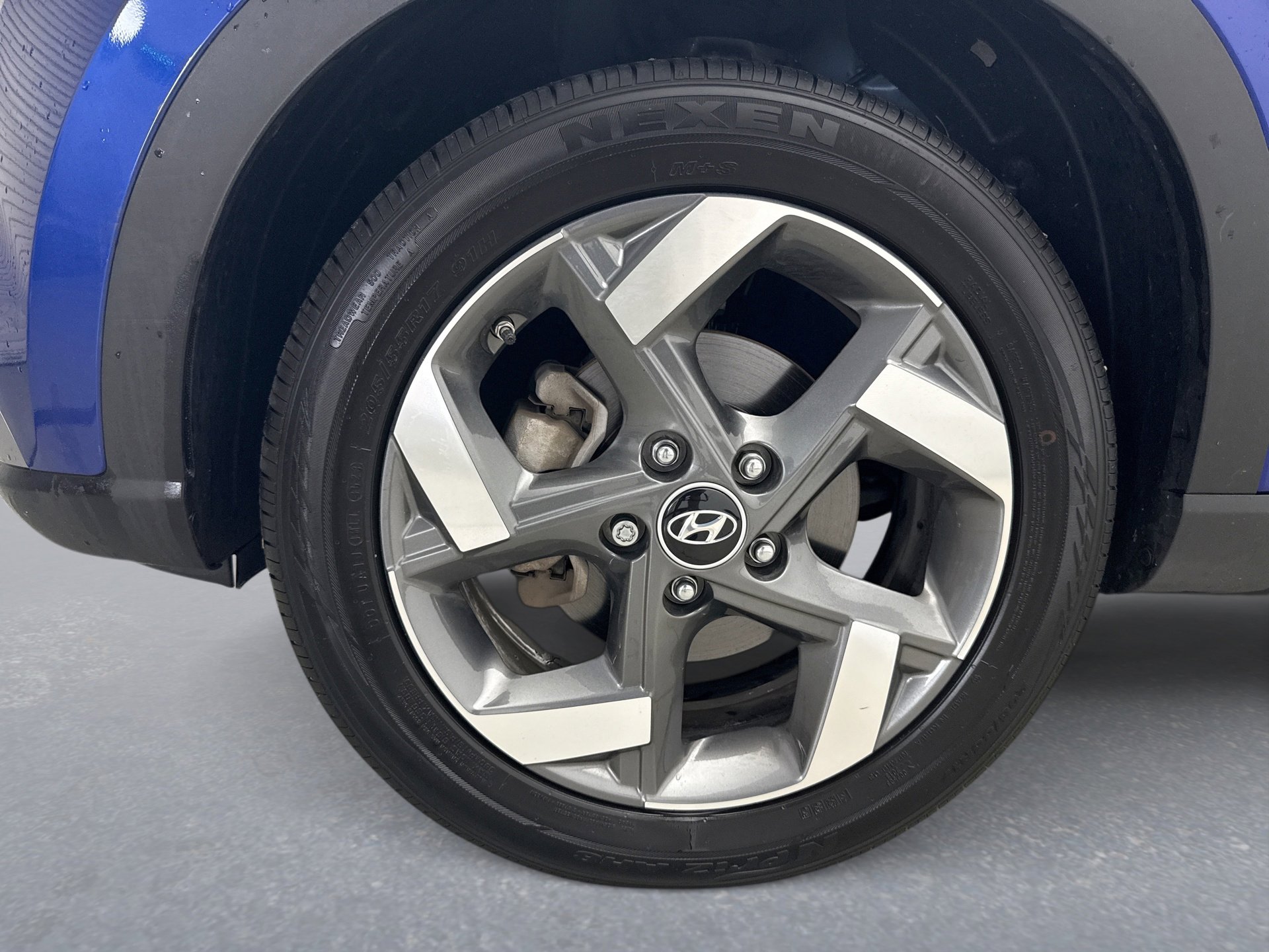 Used 2024 Hyundai Venue Limited FWD image 11
