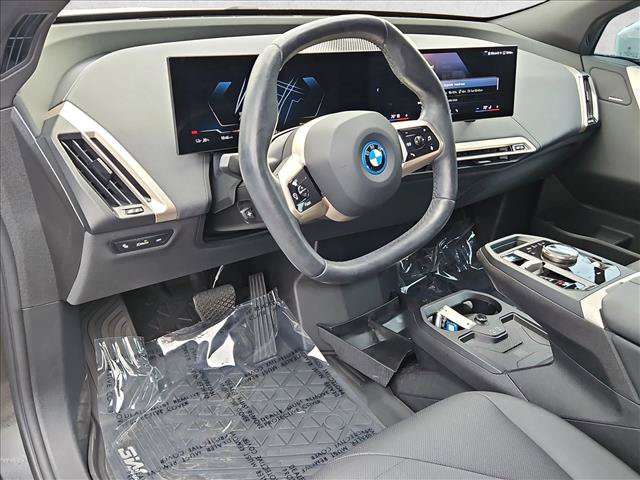 Used 2024 BMW iX xDrive50 w/ Premium Package AWD/4WD image 10