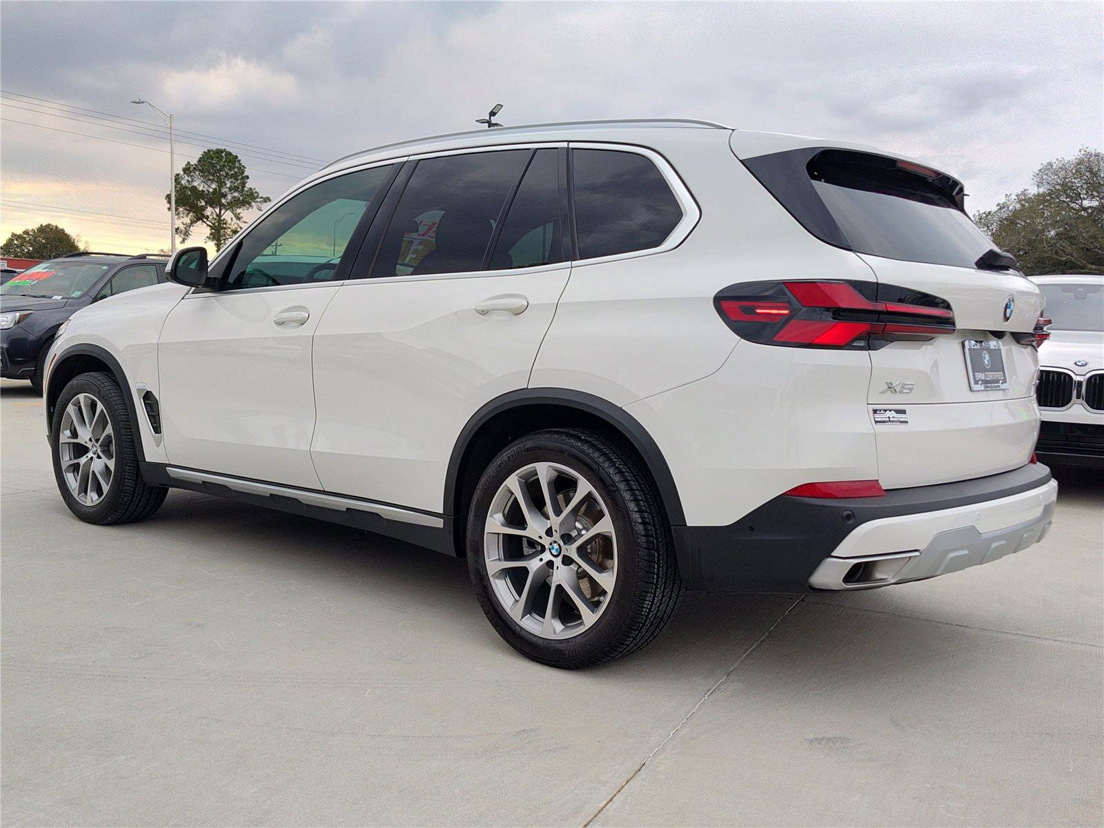 Certified 2025 BMW X5 sDrive40i w/ Premium Package RWD image 4