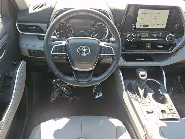 Used 2023 Toyota Highlander XLE image 12