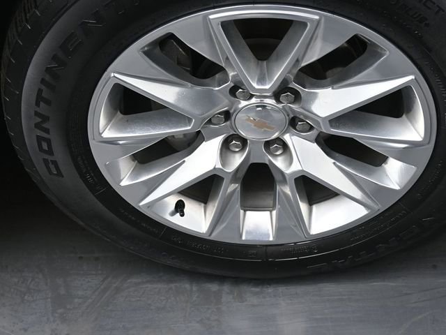 Used 2023 Chevrolet Suburban Premier image 33