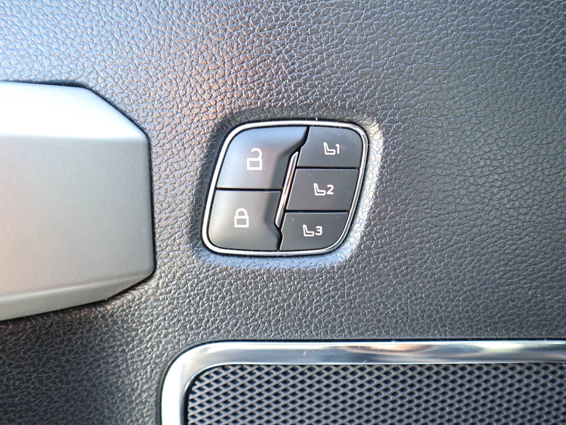 Used 2020 Ford F350 Lariat w/ Lariat Ultimate Package image 24