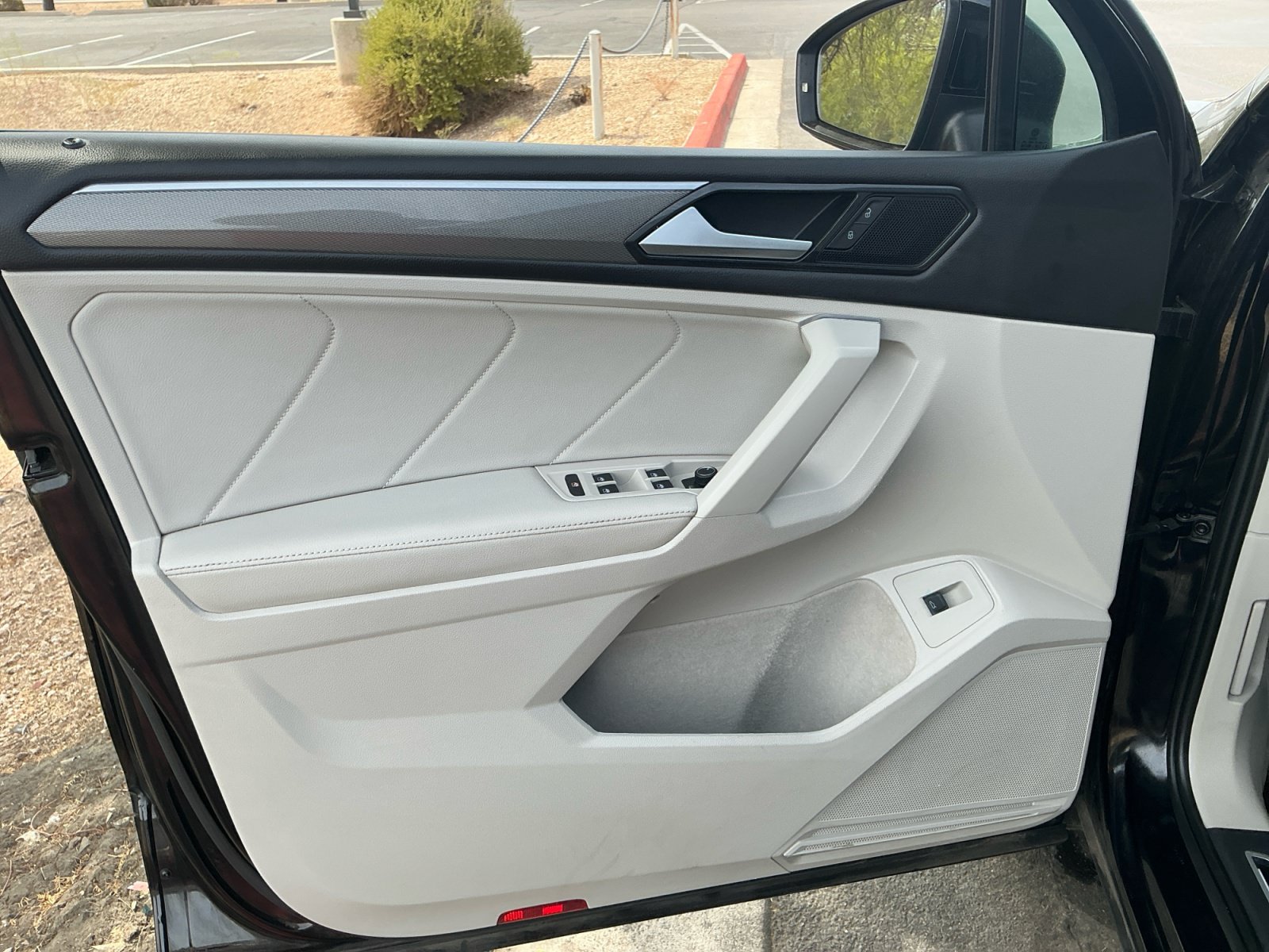 Used 2022 Volkswagen Tiguan SE R-Line FWD image 13
