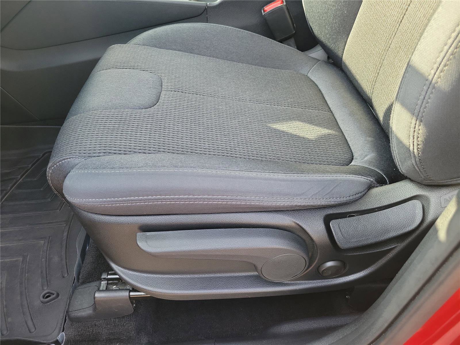 Used 2019 Hyundai Santa Fe SE AWD/4WD image 18