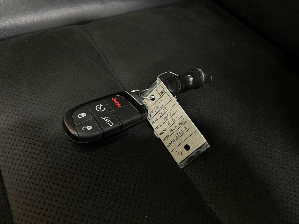 Used 2019 Jeep Grand Cherokee Altitude image 38