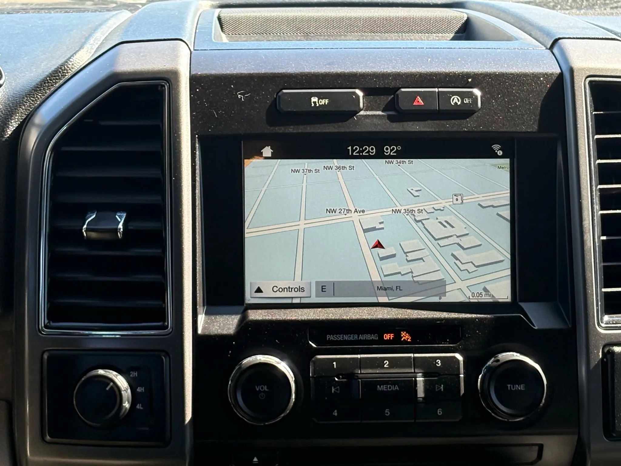 Used 2018 Ford F150 XLT w/ Equipment Group 302A Luxury AWD/4WD image 12