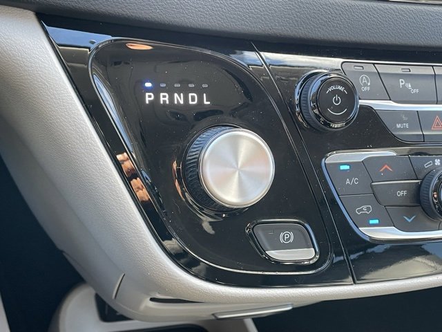Used 2023 Chrysler Pacifica Touring-L image 23
