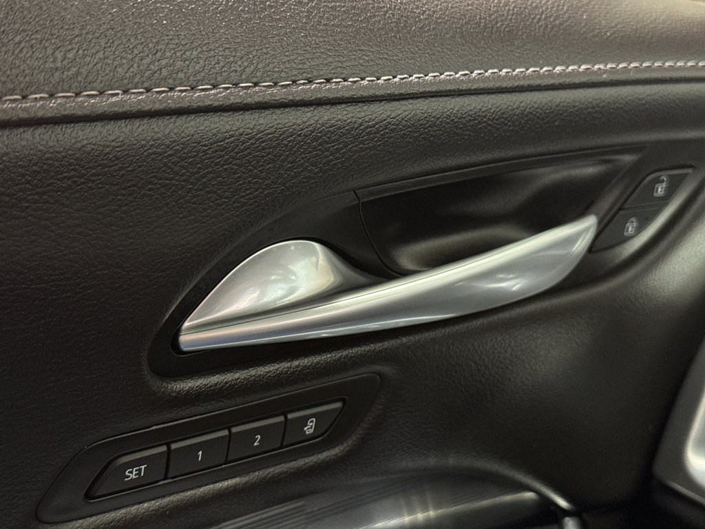 Used 2025 Cadillac XT4 Premium Luxury image 32