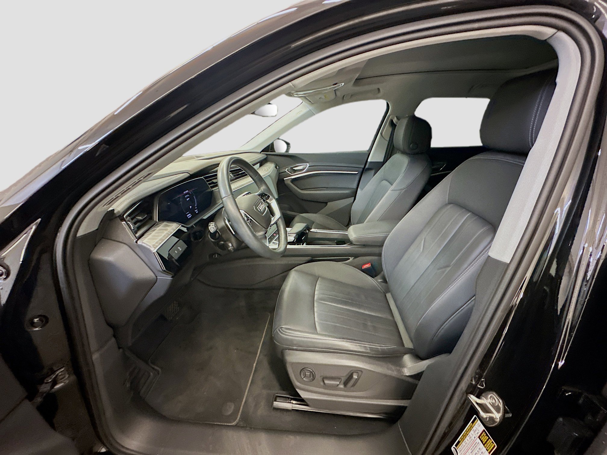 Used 2022 Audi e-tron Premium image 13