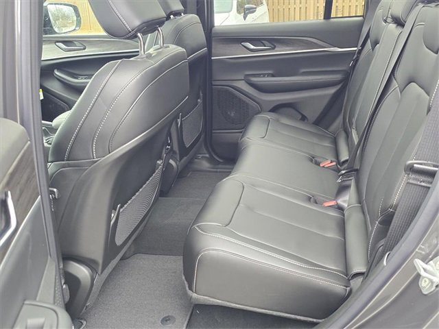New 2025 Jeep Grand Cherokee Limited image 5