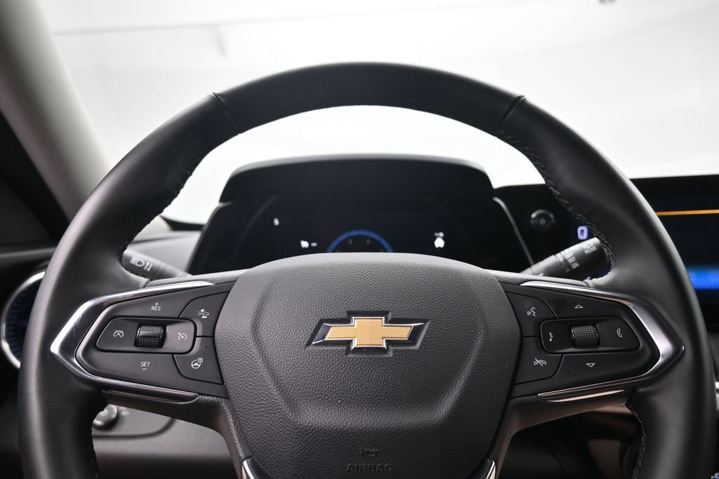 Used 2025 Chevrolet Trax LT w/ LT Convenience Package FWD image 12