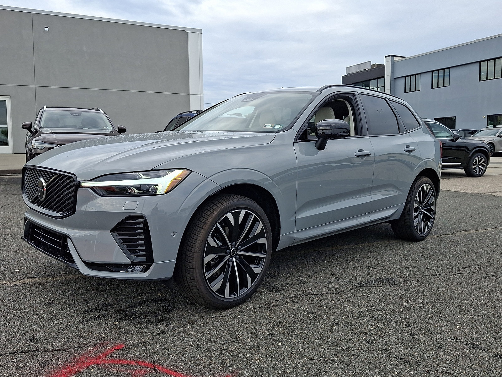 New 2027 Volvo XC60 B5 Ultra AWD/4WD image 3