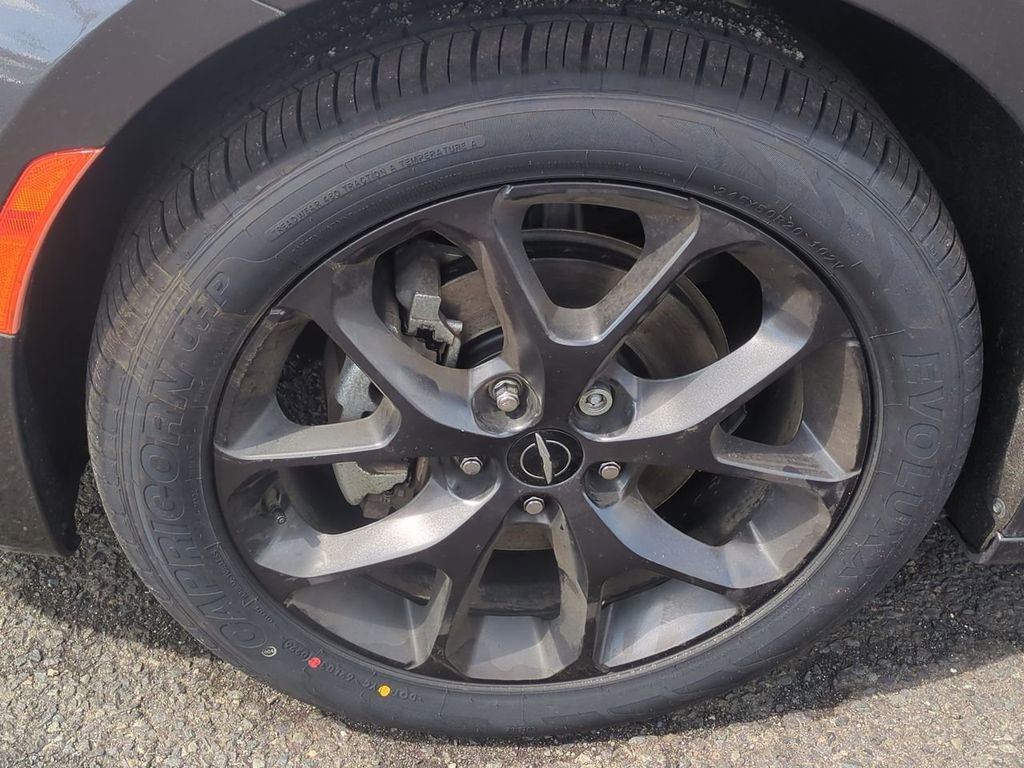 Used 2023 Chrysler Pacifica Touring-L w/ S Appearance Package image 9