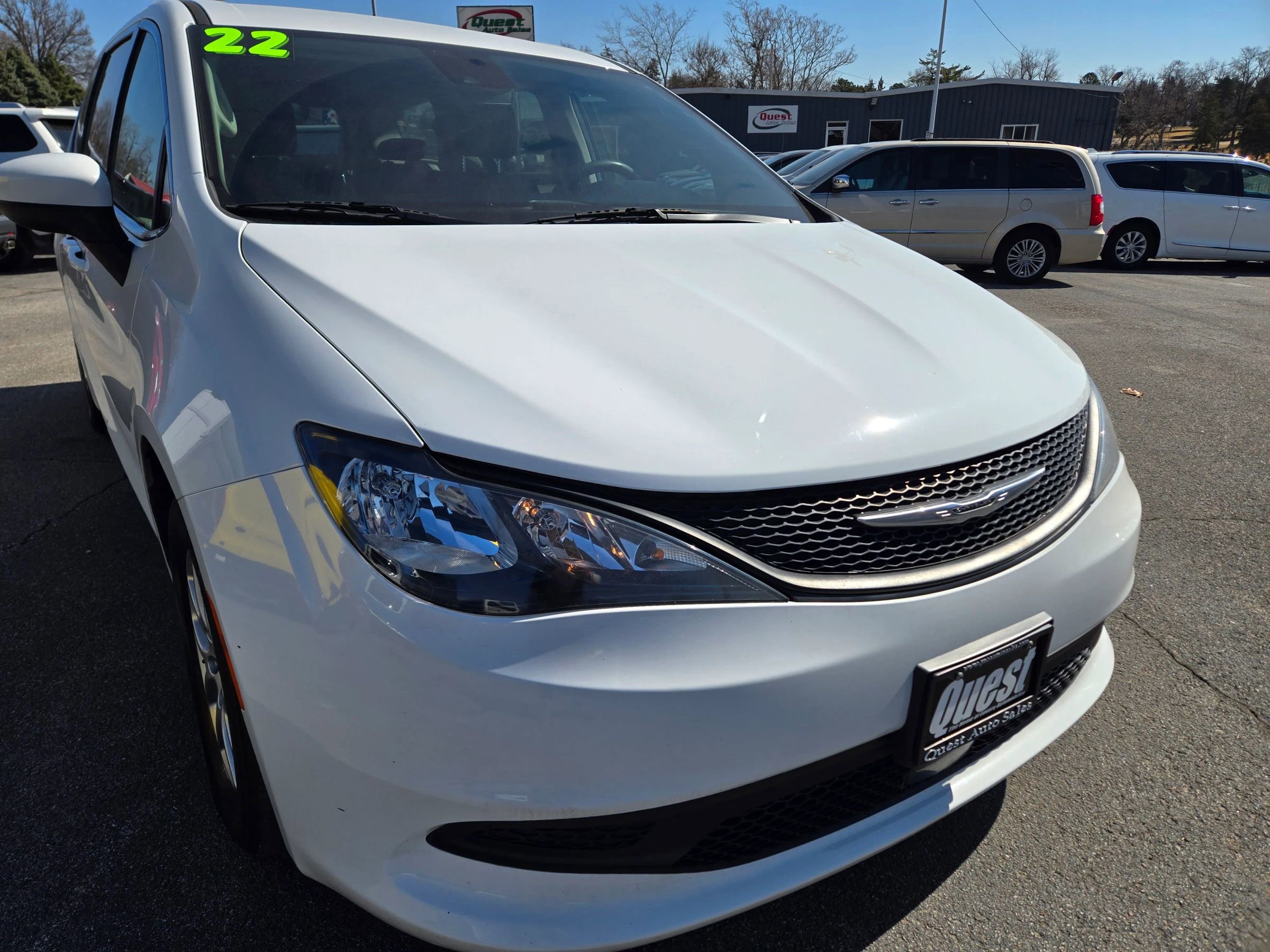 Used 2022 Chrysler Voyager LX image 15