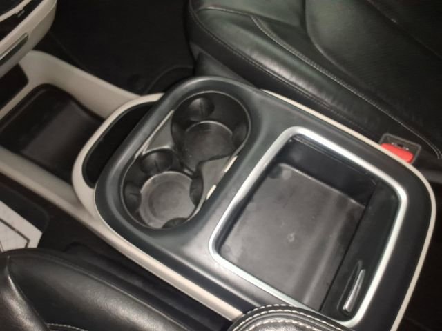 Used 2022 Chrysler Pacifica Touring-L image 24