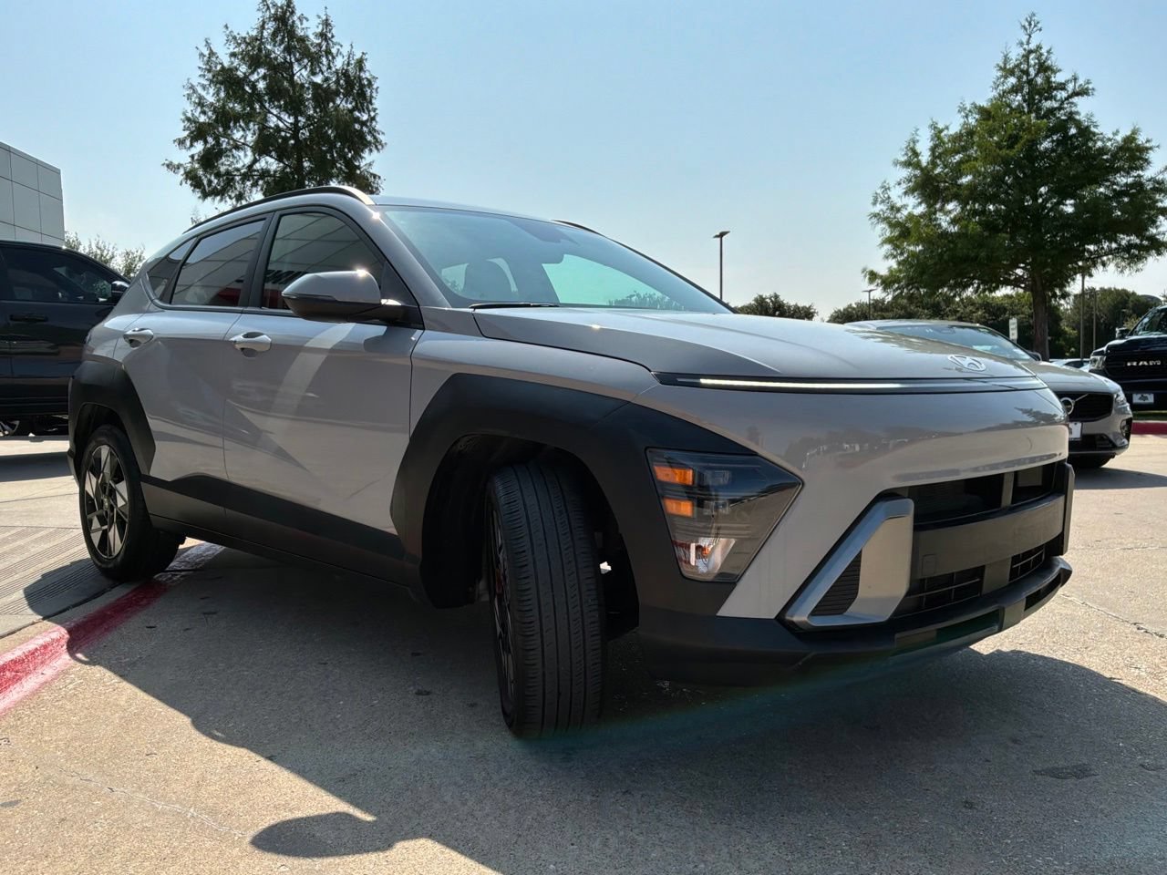 Used 2025 Hyundai Kona SEL FWD image 4
