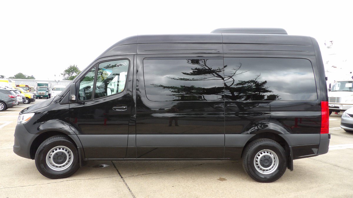 Used 2025 Mercedes-Benz Sprinter 2500 image 4