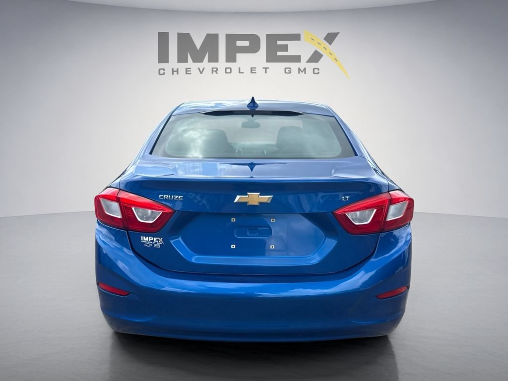 Used 2017 Chevrolet Cruze LT w/ Convenience Package FWD image 4