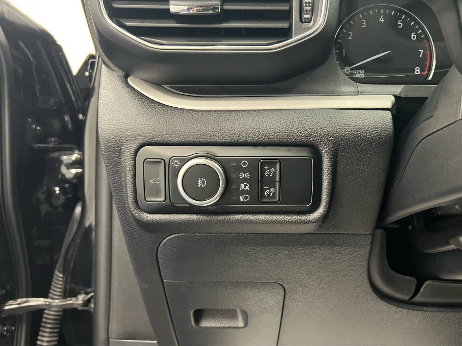 Used 2024 Ford Explorer XLT w/ Equipment Group 202A image 19