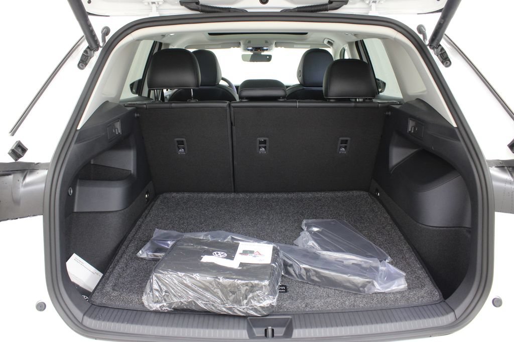 New 2026 Volkswagen Tiguan SE FWD image 29