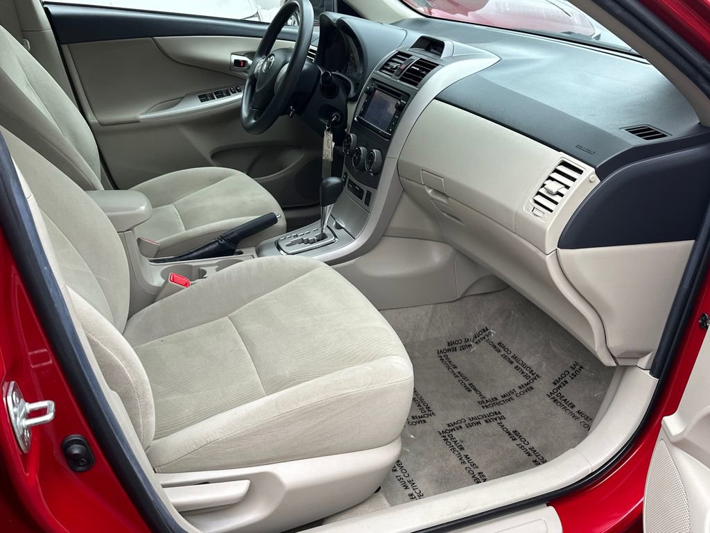 Used 2013 Toyota Corolla LE image 9